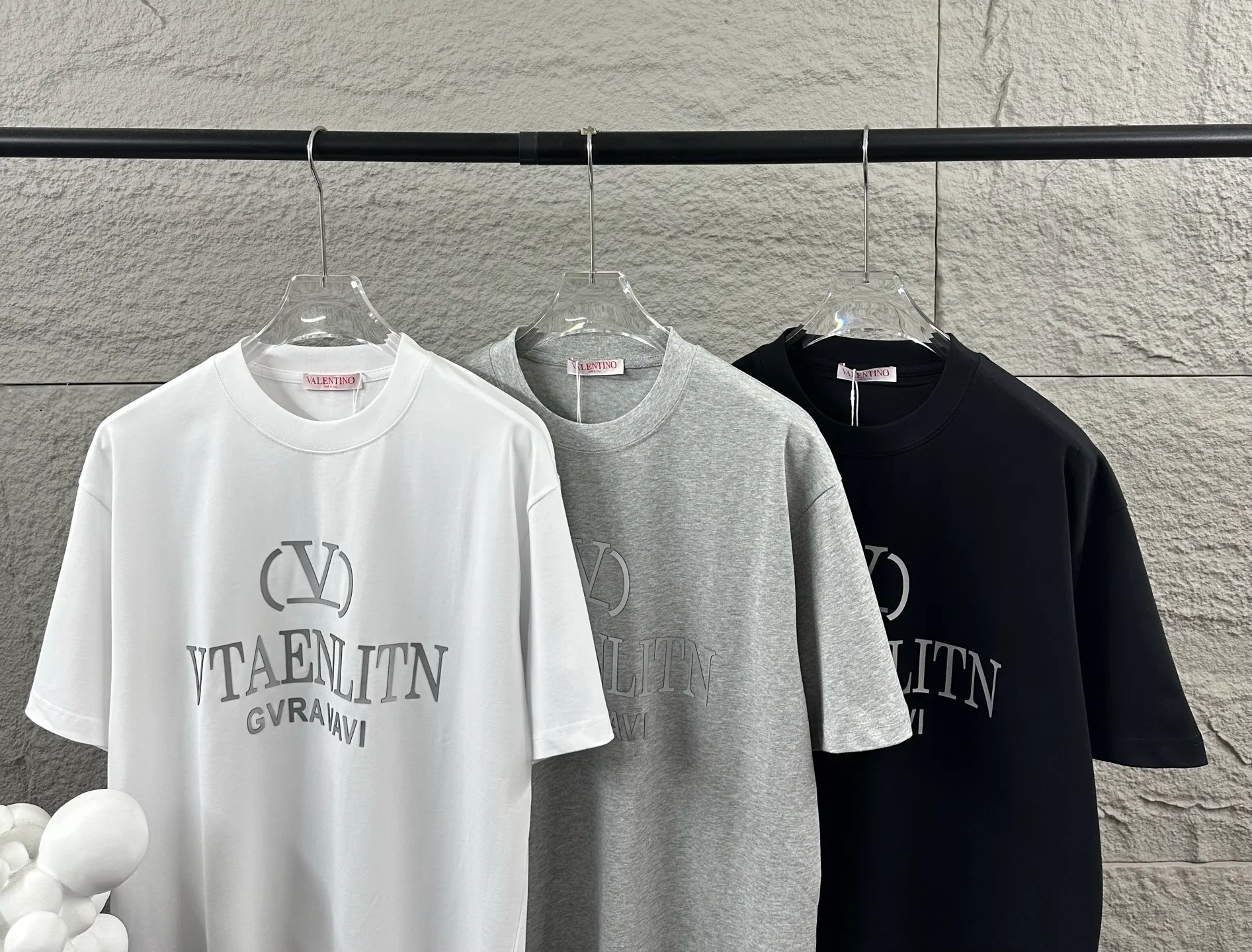 Valent* * 2026 New Arrival Classic T Same Style ：White Black Gray Size： S （90-130 ） M （120-150 ） L （140-165 ） XL （160-180 ） XXL （180-210 ）